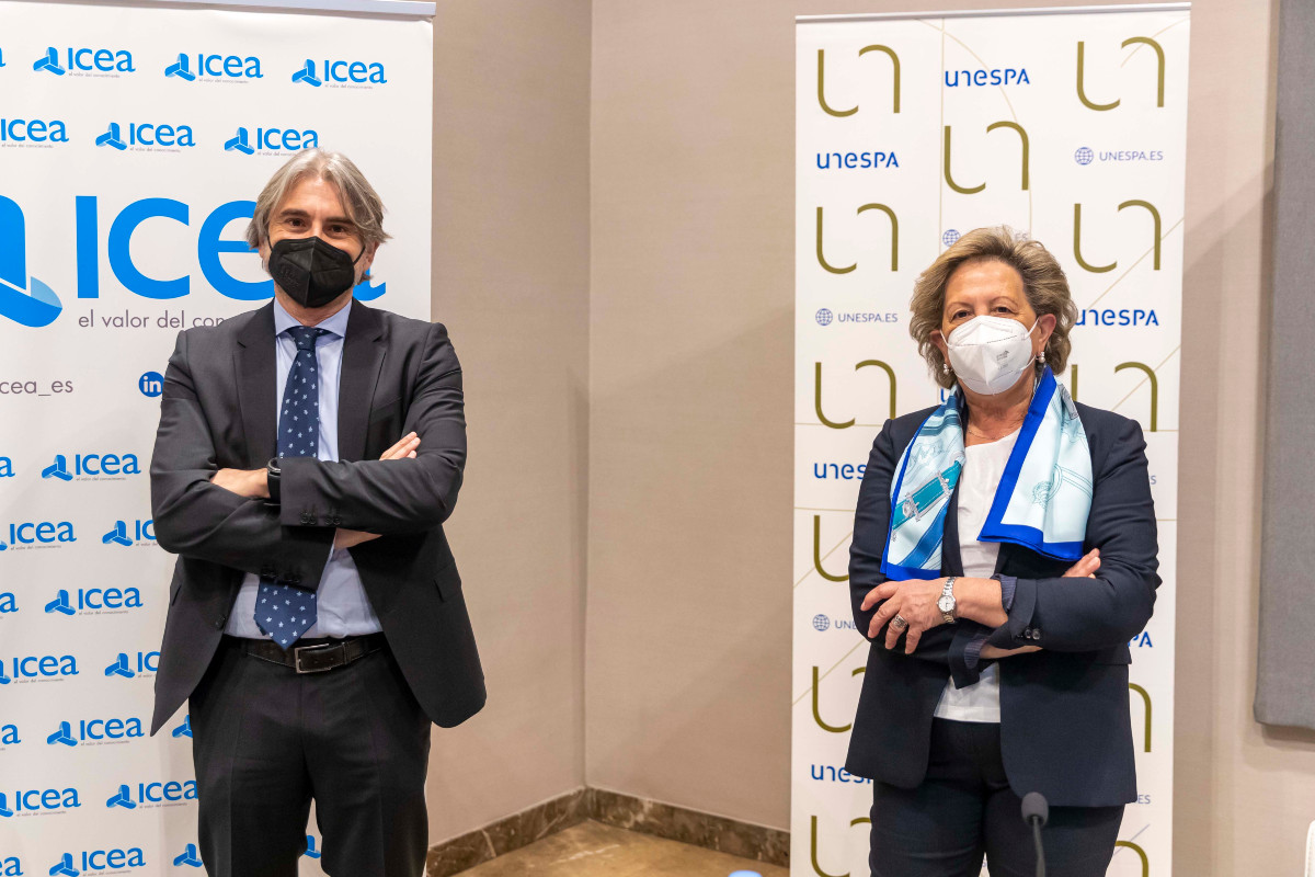 José Antonio Sánchez, director general de ICEA, y Pilar González de Frutos, presidenta de Unespa, encargados de presentar los resultados del sector asegurador en 2021.